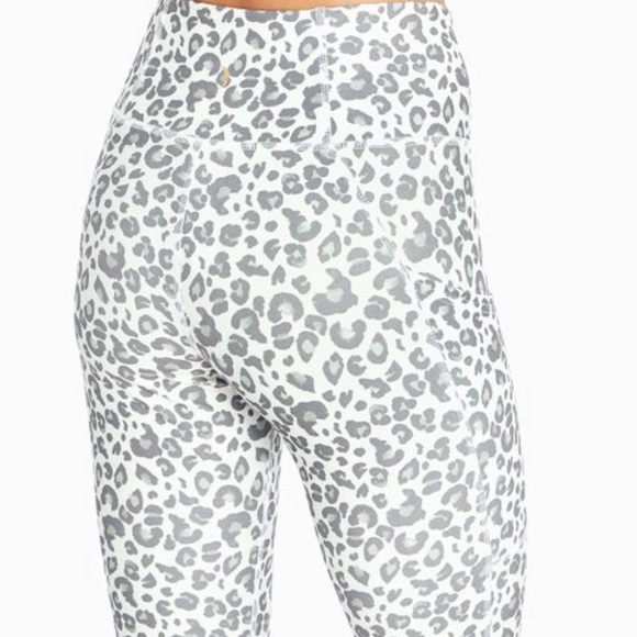 Jessica Simpson Movement Capri in Silver leopard - Picture 5 of 11